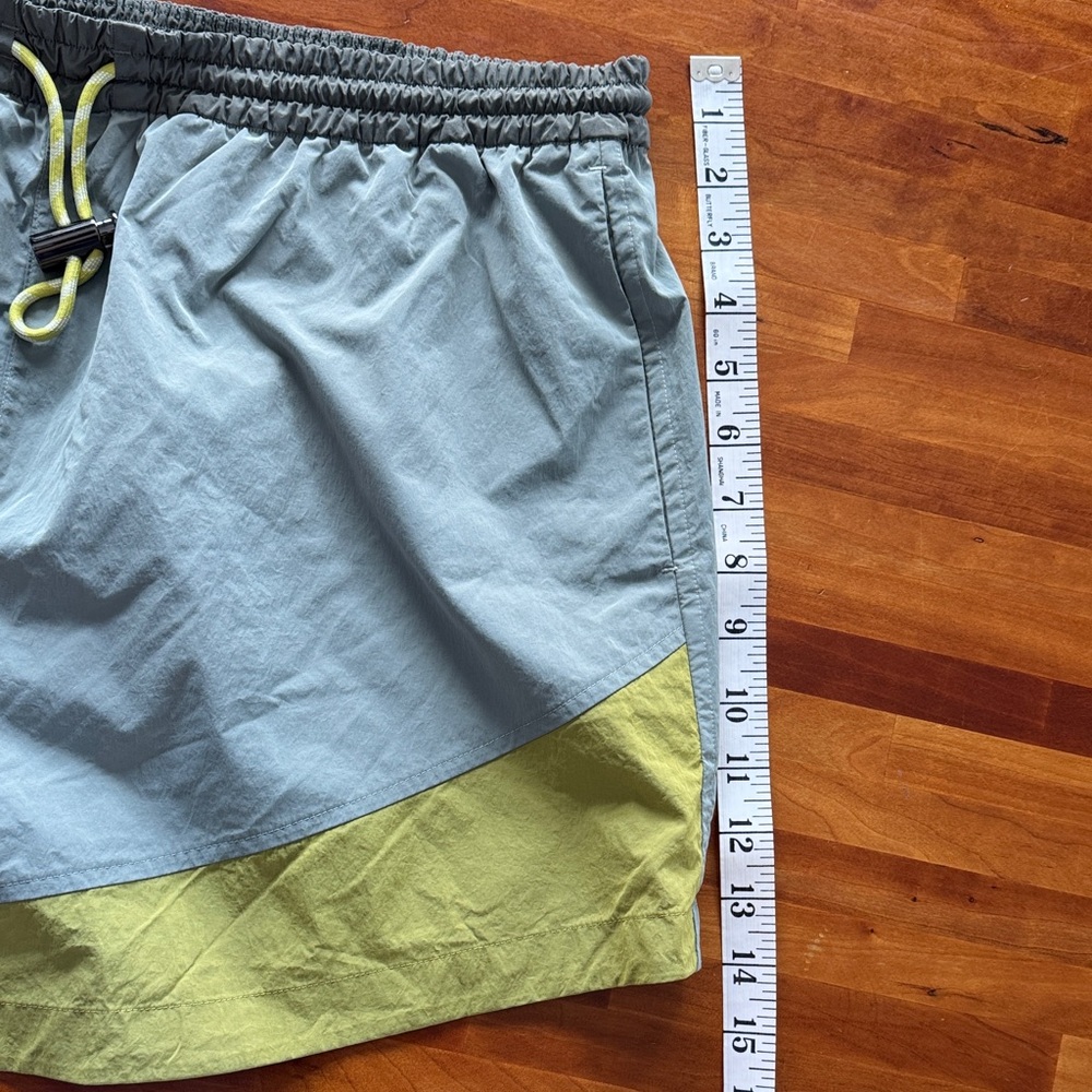 Lululemon Athletica “Evergreen Hi Rise” Yellow-Green and Gray Shorts - Picture 8 of 10